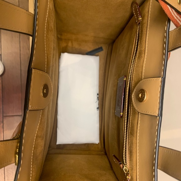 AUTHENTIC FIELD TOTE WITH COLORBLOCK QUILTING AND COACH BADGE - Picture 8 of 9